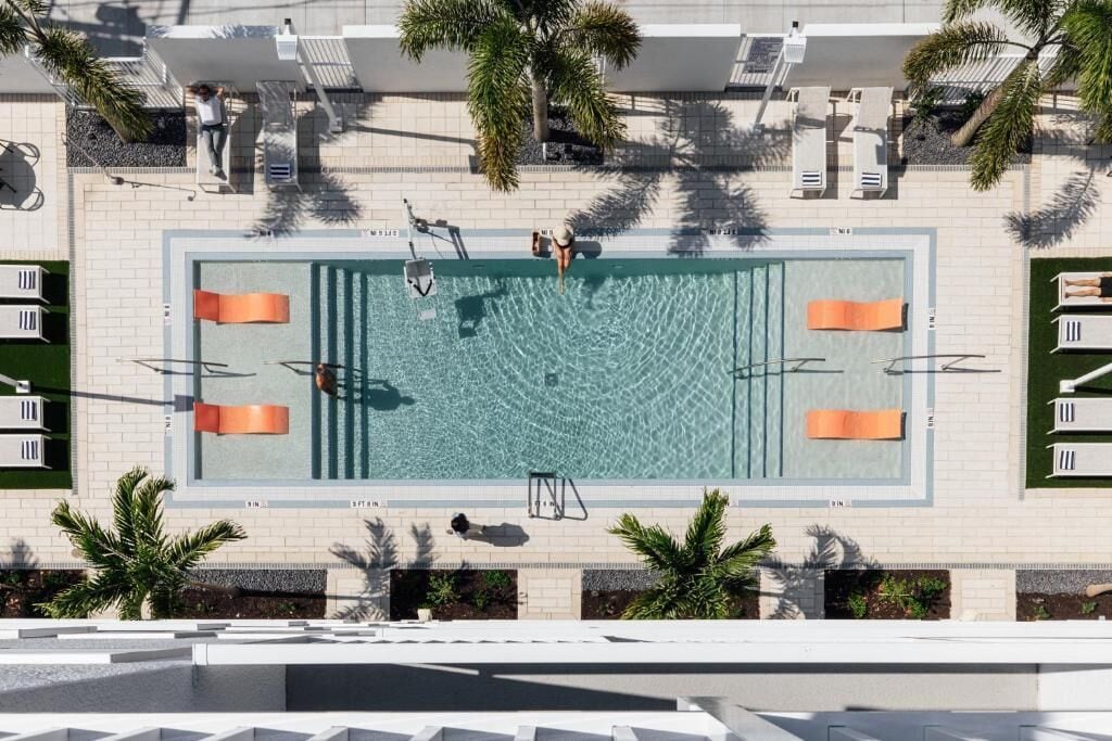 Walk to restaurants & Tropicana field! Studio apartment with pool. Pet friendly!