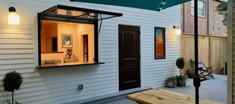 Walk to everything! Quiet downtown guest cottage.