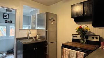 Geladeira, micro-ondas, fogão, cooktop