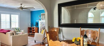 Cozy cottage minutes from beaches, historic downtown, and vibrant arts district!