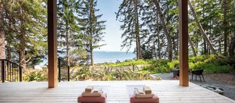 Sea Stone Quadra Cabin