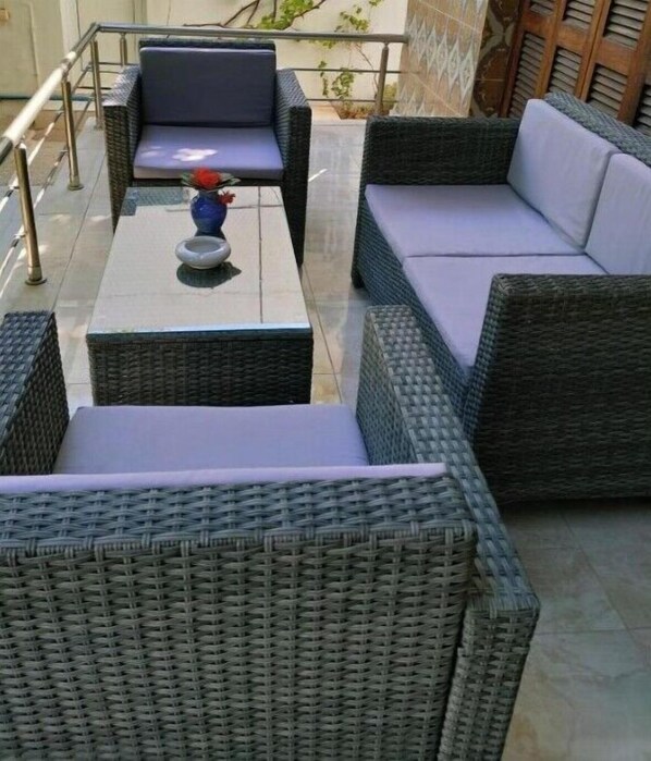 المنطقة المحيطة بالمنشأة