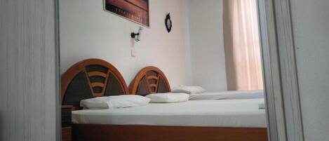 3 bedrooms, iron/ironing board, internet, bed sheets