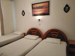 3 quartos, ferros/tábuas de passar roupa, acesso à internet