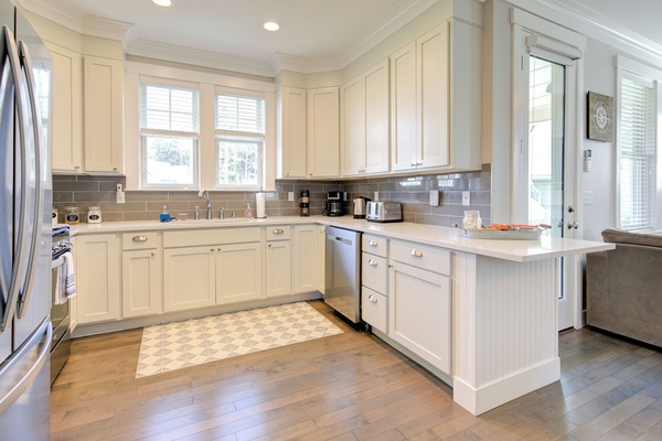 Kylskåp, mikrovågsugn, ugn och spishäll