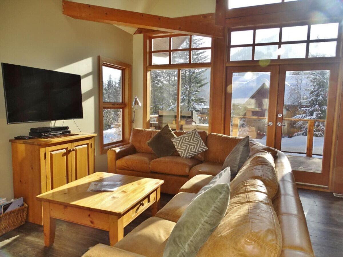 スマートテレビ、暖炉、テレビゲーム、DVD プレーヤー