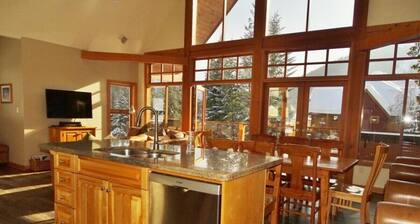 Big Red Lodge Red Mountain