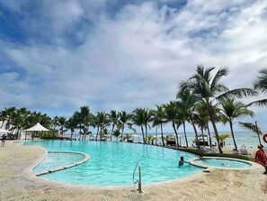 Pool - Luxury Beachfront 2 Bedroom Apt, Check in 24H (Playa Juan Dolio)