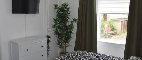 1 bedroom, iron/ironing board, Internet, bed sheets