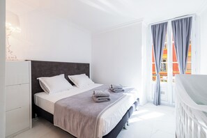 2 bedrooms, desk, iron/ironing board, travel cot - Luxury Apartment BY Massena Square (Nice)