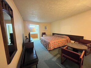 Room - Mountain Empire Motel (Mountain City)