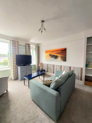 Cosy light and spacious apartment in the heart of Stratton 