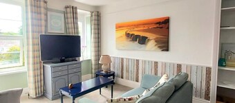 Cosy light and spacious apartment in the heart of Stratton 