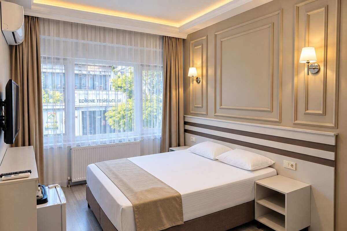 Standard Double Room | Desk, laptop workspace, soundproofing, WiFi (free)