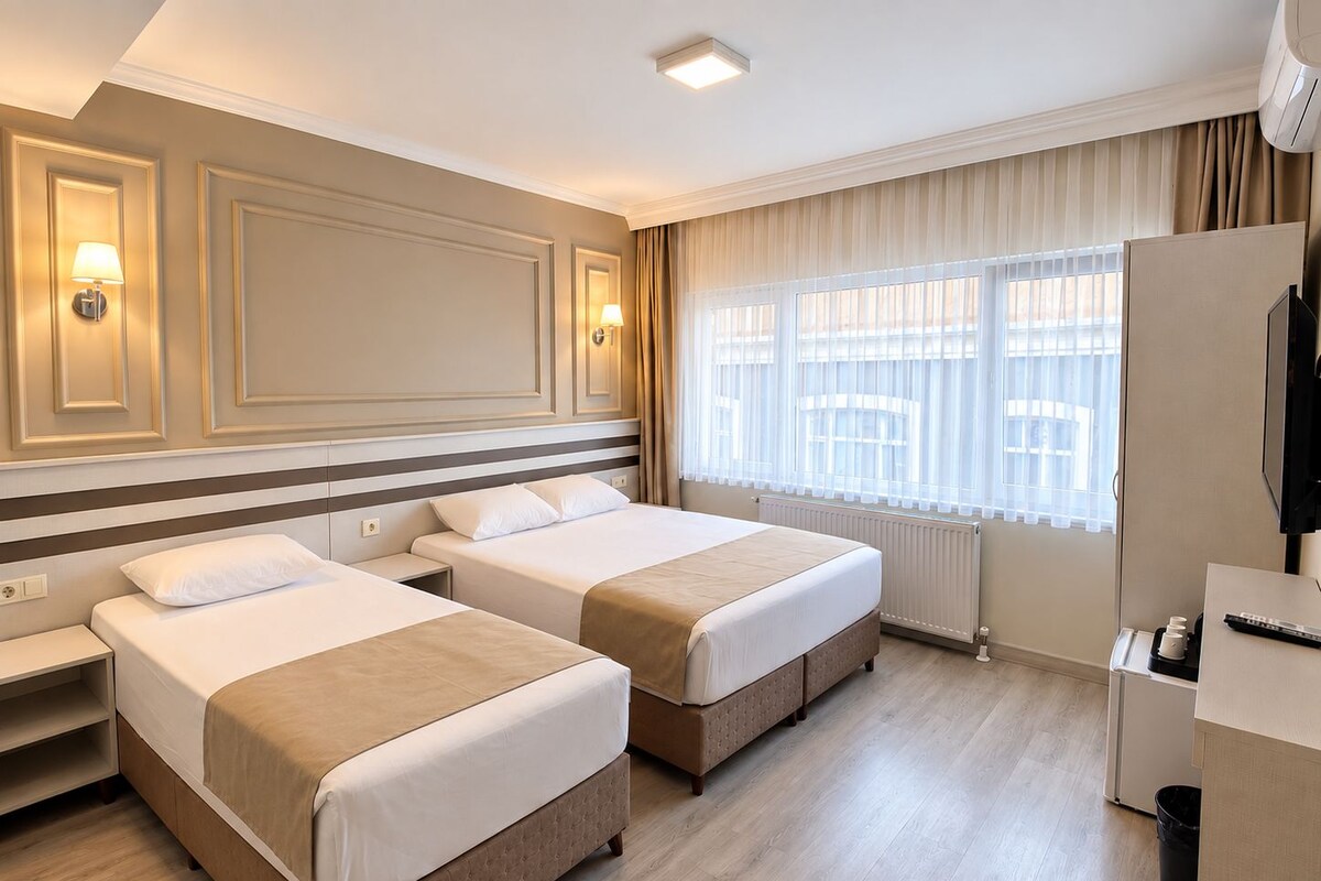 Standard Triple Room | Desk, laptop workspace, soundproofing, WiFi (free)