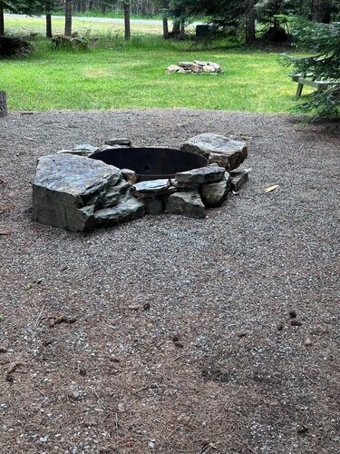 Up River Getaway. Complete 30/50 RV Site. Hike, Fish, Float, Relax!