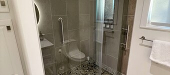 Wine Country Trail, Gated, View, 2BR Guest House & Patio
