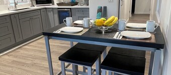 Wine Country Trail, Gated, View, 2BR Guest House & Patio