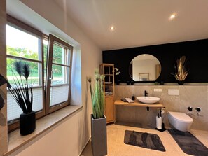 シャワー、ヘアドライヤー、タオル、石鹸