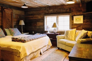 2 bedrooms, iron/ironing board, WiFi, bed sheets - Thistledown Farm's Udder Heaven (Waldoboro)