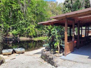 Property grounds - Cozy Cabin in riverfront resort (Inverness)