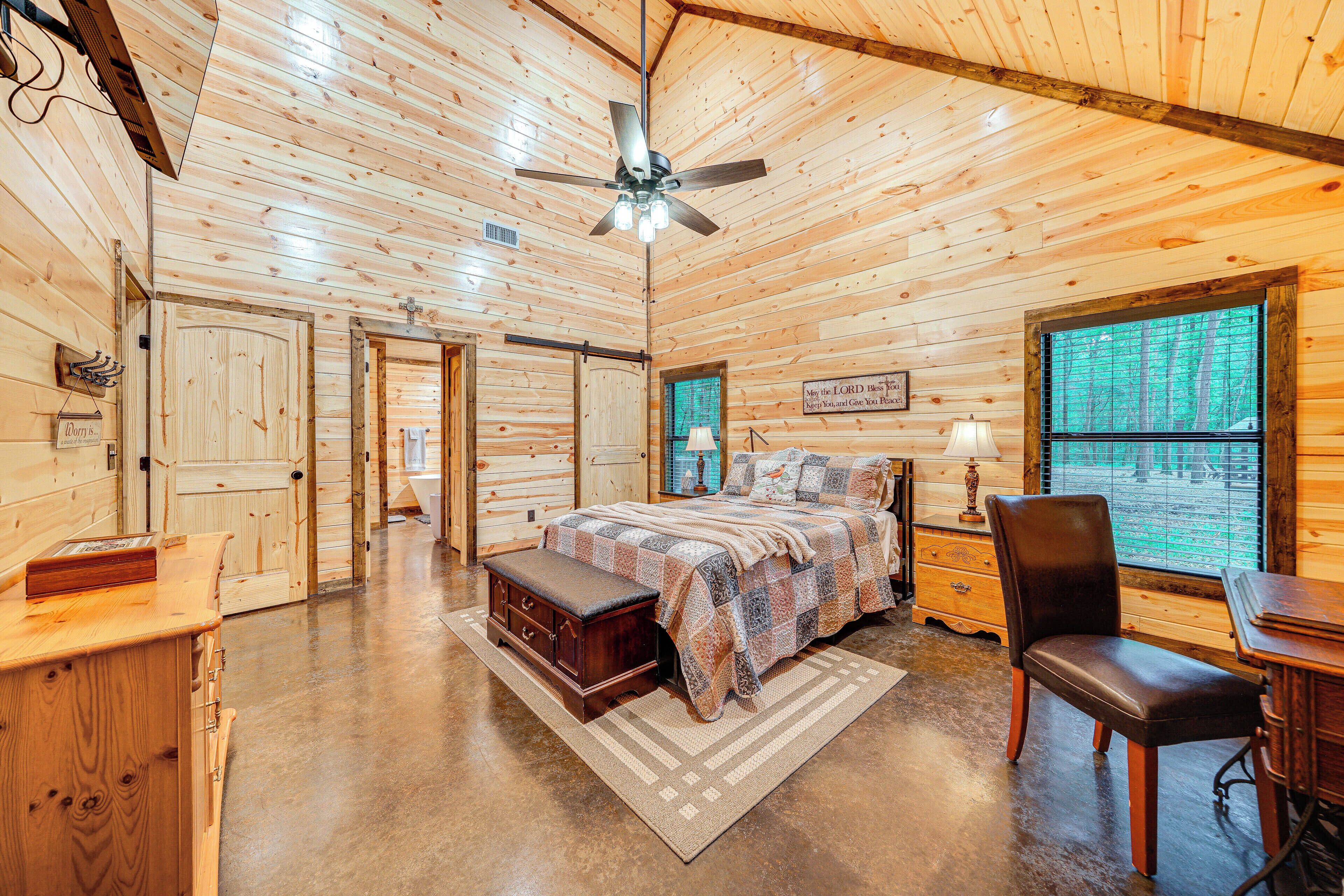 2 bedrooms, desk, iron/ironing board, WiFi