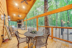 Outdoor dining - Near Choctaw Casino: Broken Bow Cabin w/ Hot Tub! (Broken Bow)