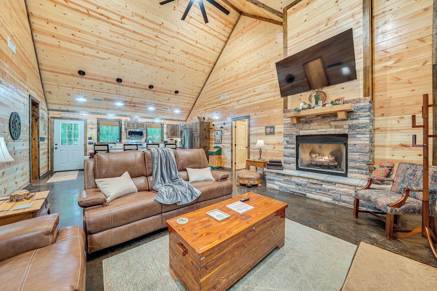 Near Choctaw Casino: Broken Bow Cabin W/ Hot Tub! - Choctaw Casino Too-Broken Bow