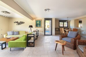 Music library, stereo