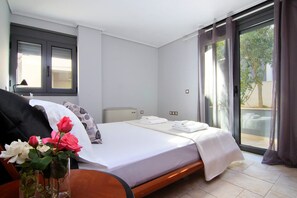 5 bedrooms, in-room safe, iron/ironing board, free WiFi