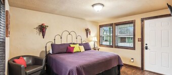 The Tuscan Cottage at Travis Street Cottages