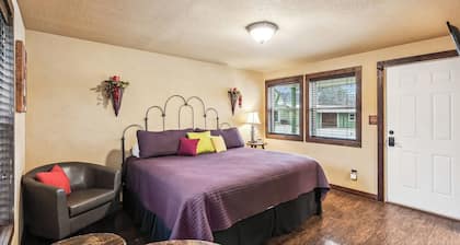 The Tuscan Cottage at Travis Street Cottages