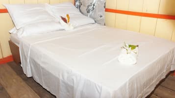 9 bedrooms, WiFi, bed sheets
