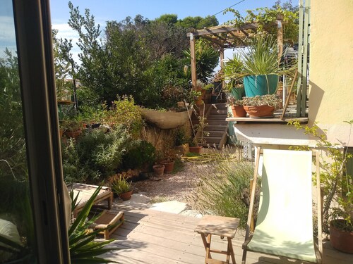 Studio en fond de jardin dans un vallon près de la Corniche et Vauban