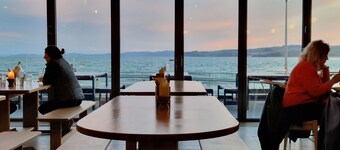 Exmouth Retreat. Close proximity to Town centre , Beach & Train station.