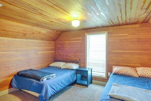 3 habitaciones, escritorio, tabla de planchar con plancha y internet 
