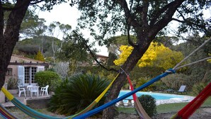 A hammock between trees, a pool, and outdoor furniture. - Traditional Provencal house (Saint-Raphaël)