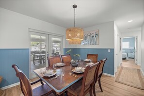 Dining - Book Now! Canal Front Rental with Boat Dock Available (Crystal River)