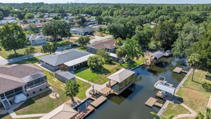 A residential area with houses, a canal, and a dock. - Reserve your stay today! Canal-front rental with a boat dock available. (Crystal River)