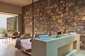 Suite – exclusive, privat basseng, sjøutsikt | 1 soverom, safe på rommet, blendingsgardiner og lydisolert