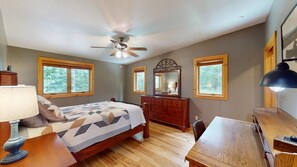 3 bedrooms, desk, iron/ironing board, travel crib