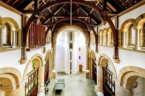 المنشأة من الداخل