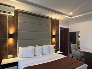 Room | Free WiFi - Presken White House (Lekki)