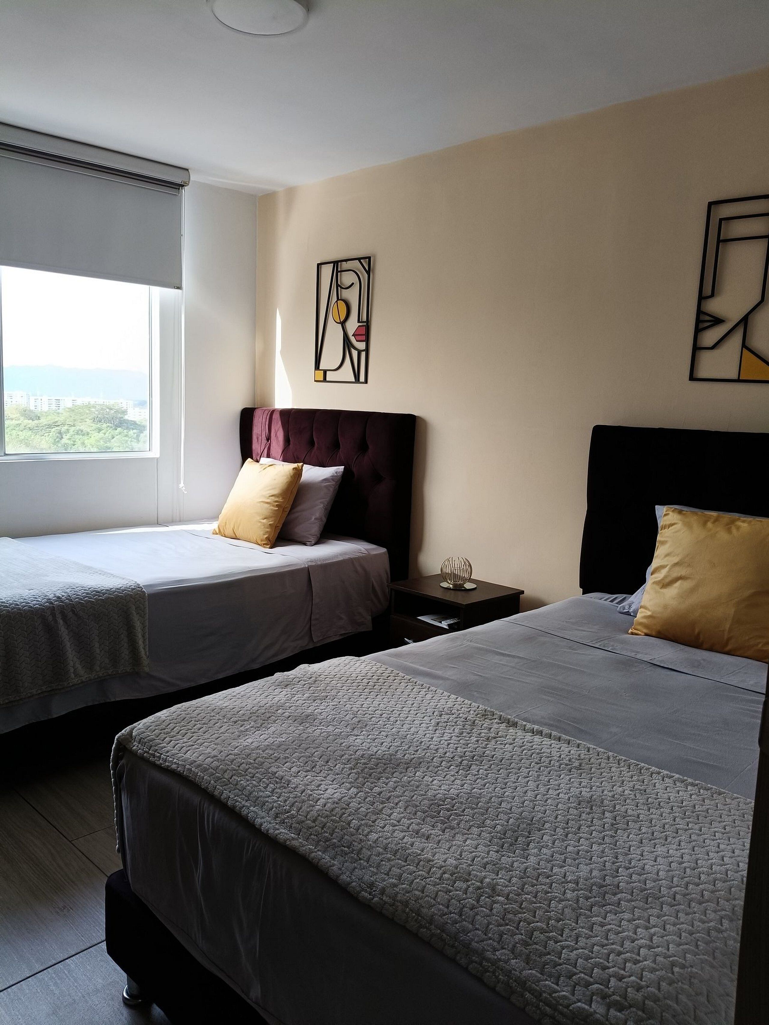 2 bedrooms, iron/ironing board, bed sheets