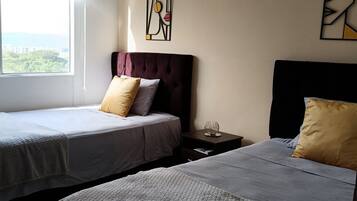 2 bedrooms, iron/ironing board, bed sheets