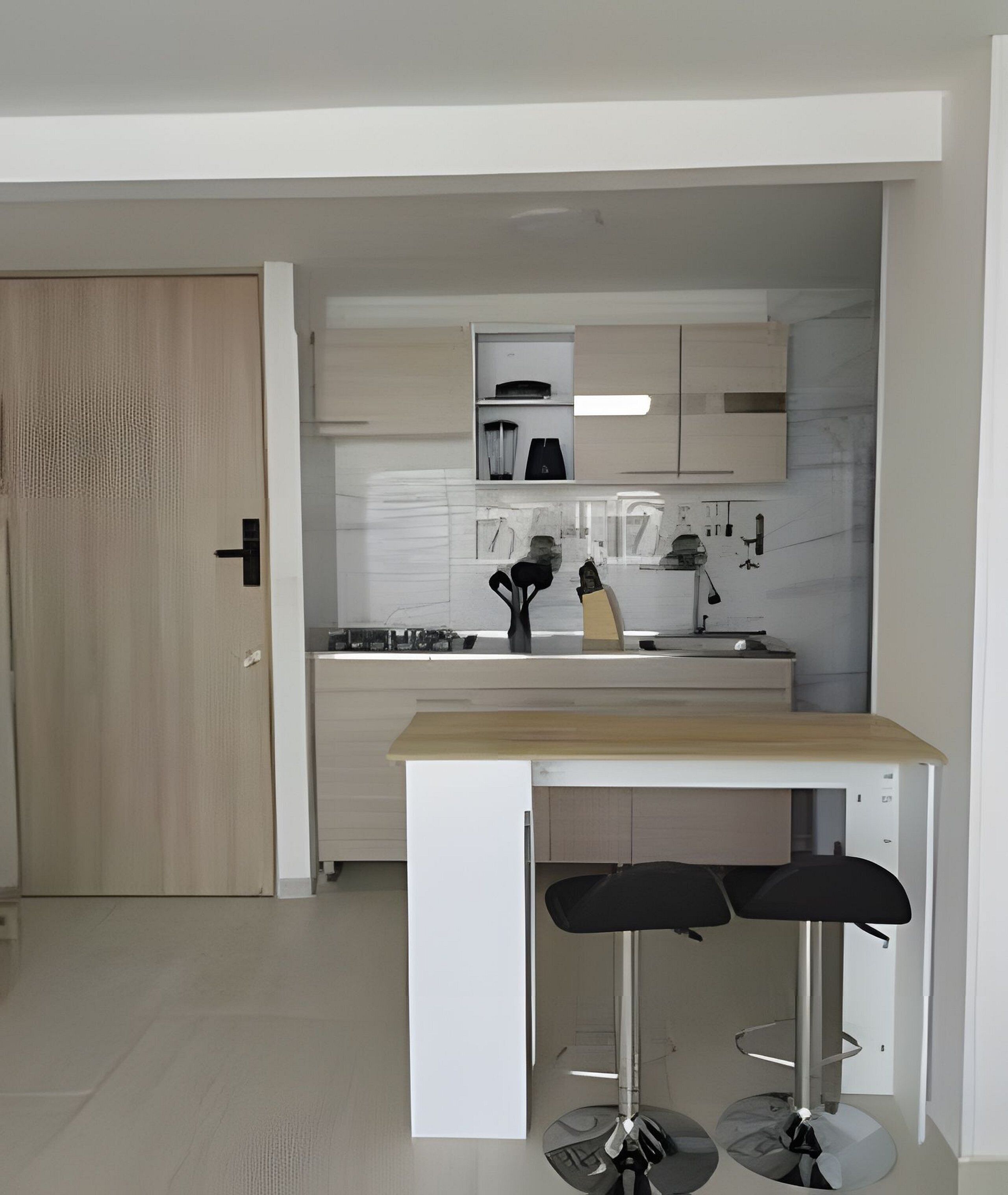 Réfrigérateur, micro-ondes, grille-pain