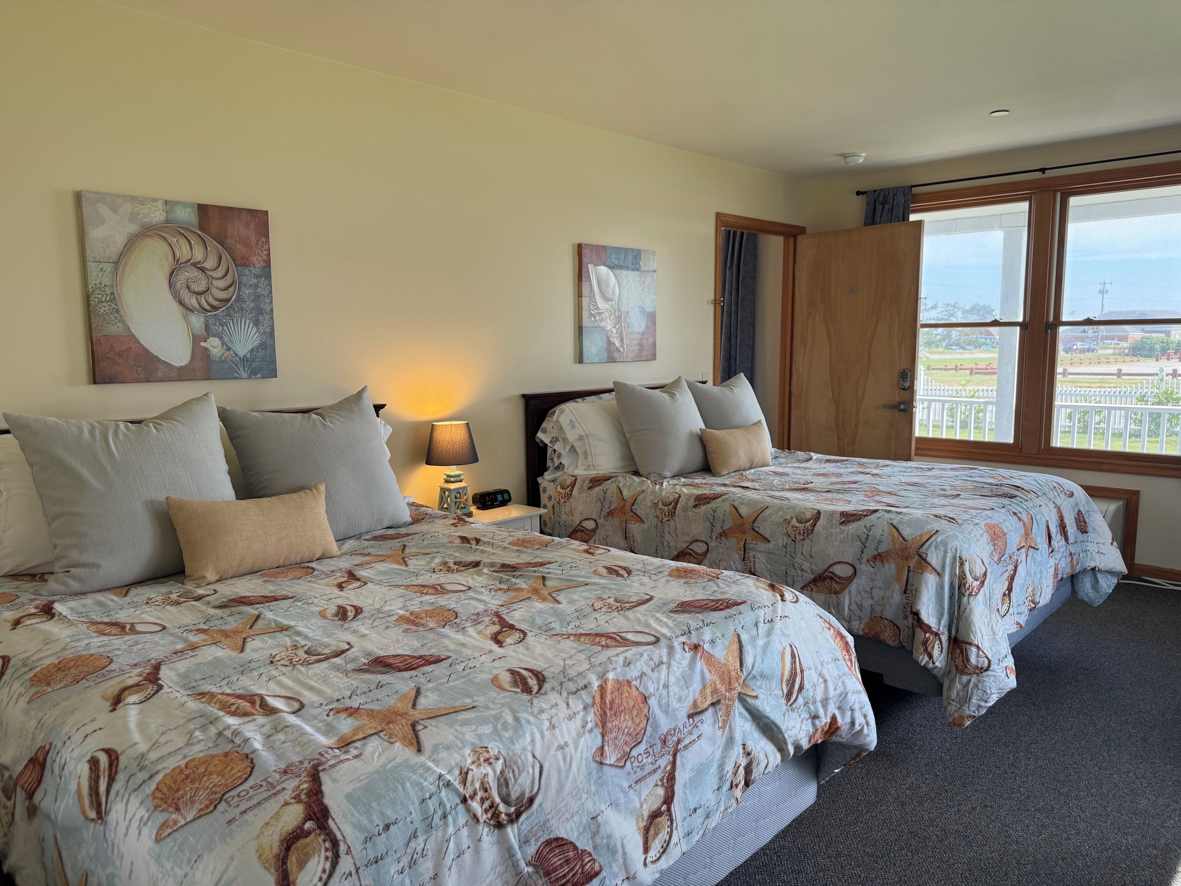 客房, 2 張加大雙人床, 非吸煙房, 部分海景 | 防敏寢具、獨特設計、獨特裝修、遮光窗簾/窗簾