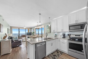 Lejlighed - flere senge (Romar Place 1106) | Privat køkken | Ovn