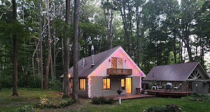 HARBOR SPRINGS 3 BEDROOM / 2 BATH COUNTRY CHALET