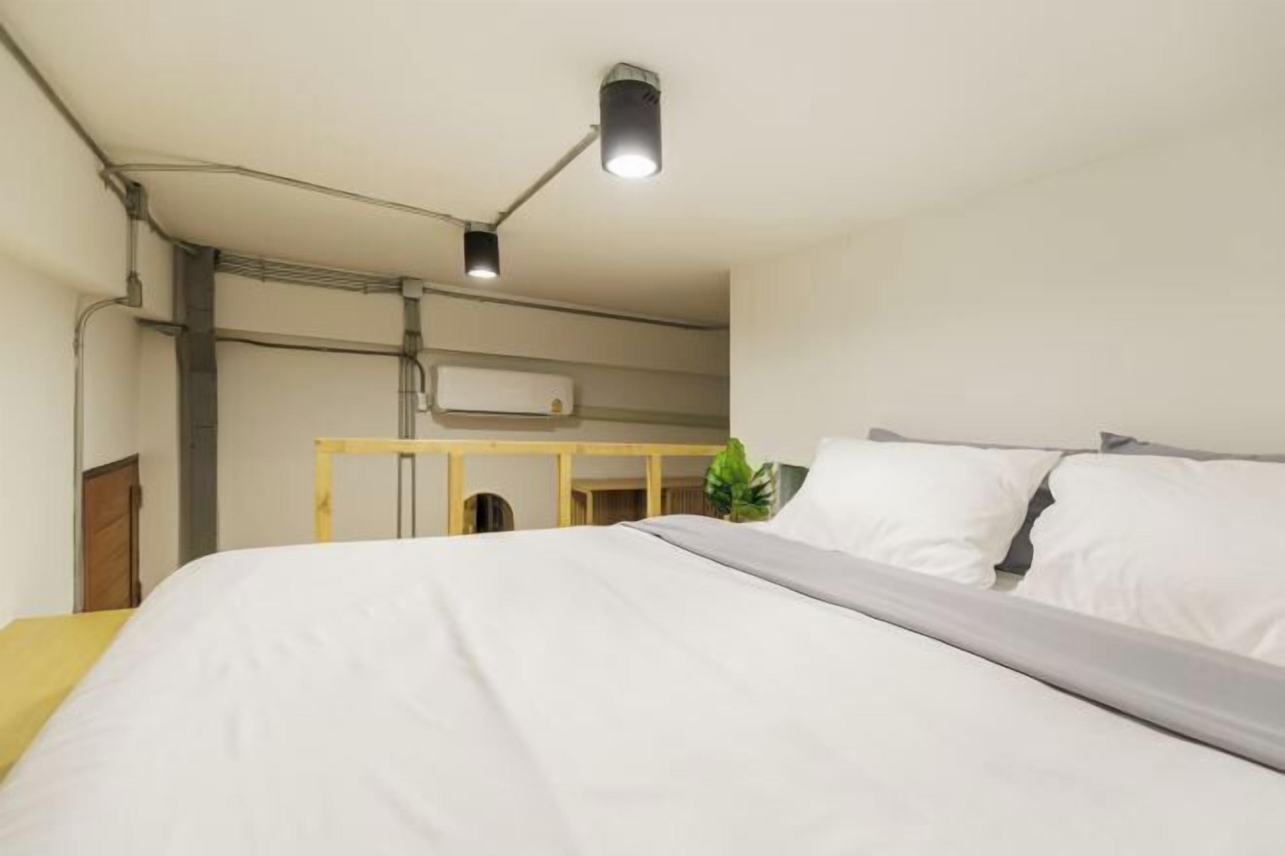 Premium bedding, desk, laptop workspace, free WiFi